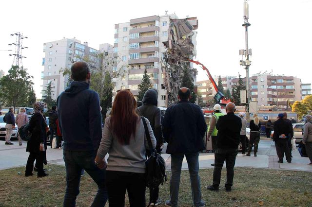 Mahkeme başkanından, depremde 11 kişinin öldüğü binadaki BİM'e suç duyurusu