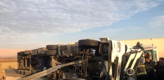 Mardin'de devrilen tırın şoförü yaralandı