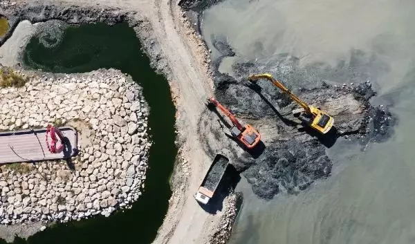 Son dakika haberi | VAN GÖLÜ KIYILARINDA 24 BİN METREKÜP DİP TEMİZLİĞİ YAPILDI
