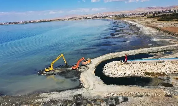 Son dakika haberi | VAN GÖLÜ KIYILARINDA 24 BİN METREKÜP DİP TEMİZLİĞİ YAPILDI