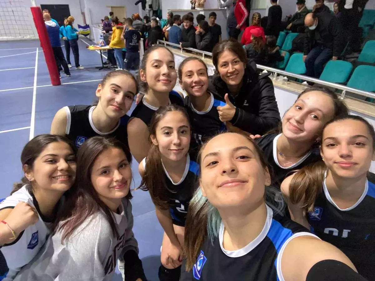 Yunusemre Belediyespor, Soma'da set vermeden kazandı