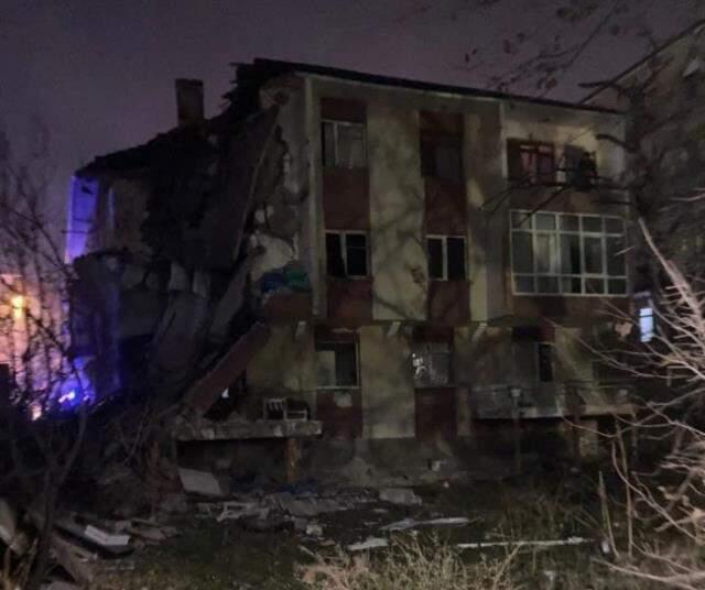 Ankara'daki 3 katlı binada patlama yaşandı, gökyüzünü duman kapladı