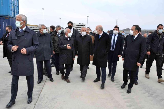 Bakan Karaismailoğlu Kars Lojistik Merkezi'nde