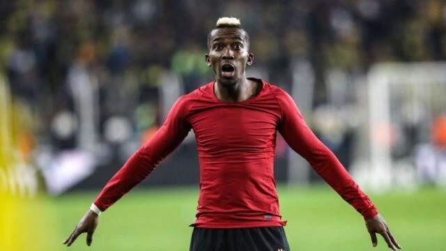 Bomba patlamak üzere! Larin'e elveda Onyekuru'ya merhaba