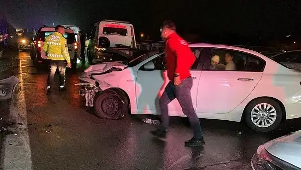 Son dakika: DÜZCE'DE ZİNCİRLEME KAZA 5 YARALI