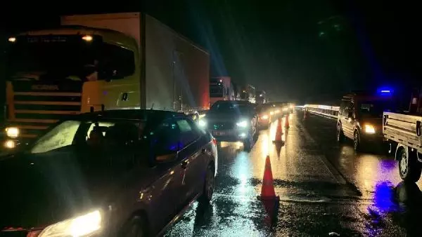 Son dakika: DÜZCE'DE ZİNCİRLEME KAZA 5 YARALI