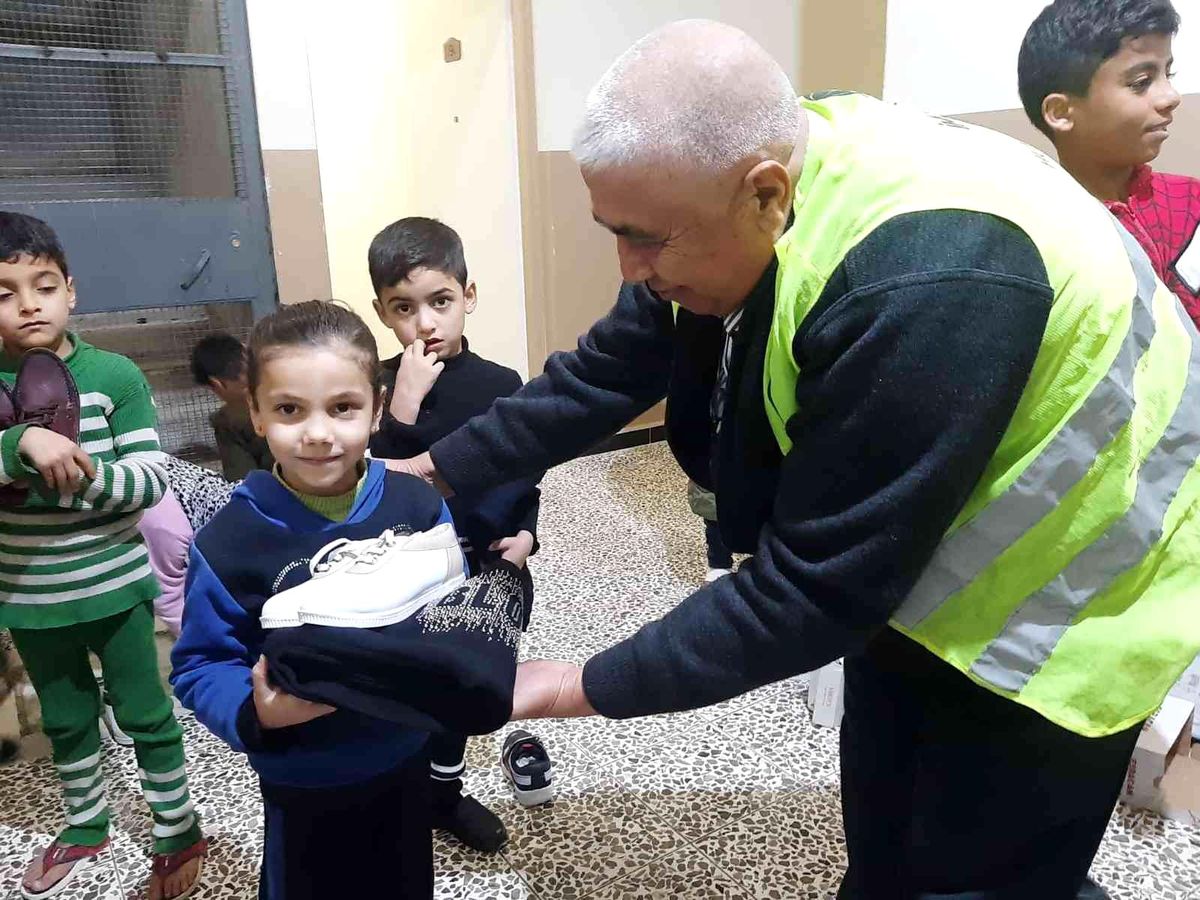 İmkander'den 400 yetim çocuğa kışlık giyim yardımı