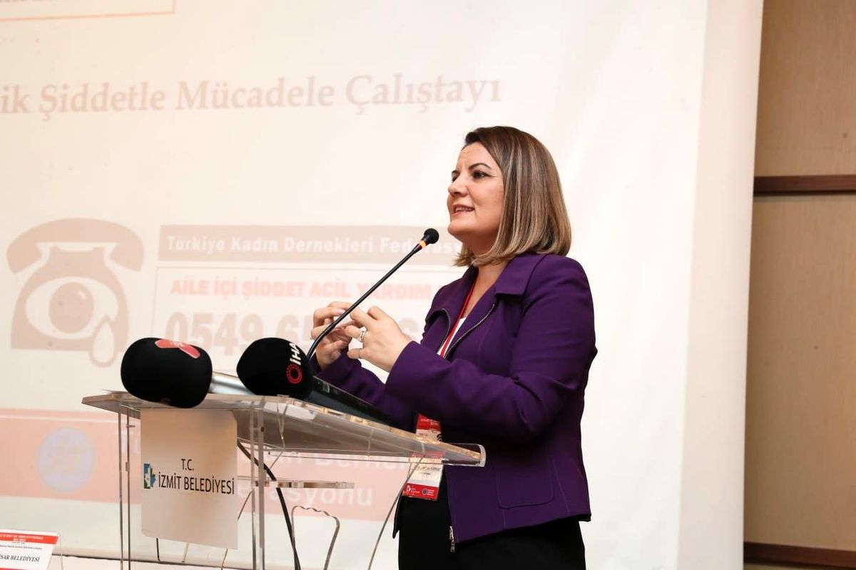 İzmit Belediye Başkanı Hürriyet: 'Aile bireylerine şiddet uygulayan kişilerle yolumuzu ayıracağız'