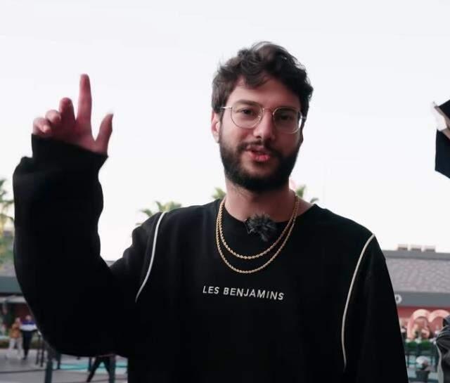 Vales (Berk Oral) kimdir? Vales gerçek adı ne, kaç yaşında, nereli, mesleği ne? Youtuber Berk Oral kimdir, kaç yaşında?