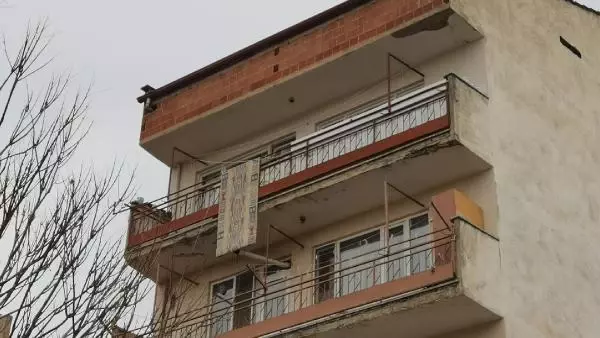 5'İNCİ KAT BALKONUNDAN DÜŞEN 1,5 YAŞINDAKİ HAMZA AĞIR YARALI
