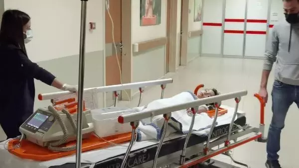 5'İNCİ KAT BALKONUNDAN DÜŞEN 1,5 YAŞINDAKİ HAMZA AĞIR YARALI