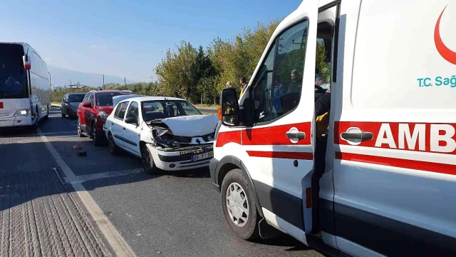 Buharkent'te zincirleme trafik kazası: 1 yaralı