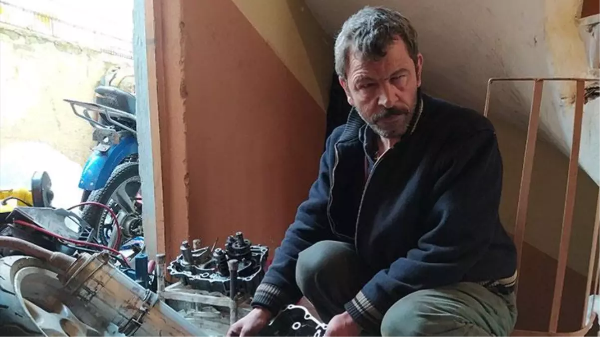 Görme engelli tamirci azmiyle takdir topluyor