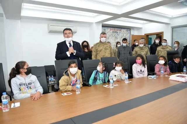 Son dakika haberi: Jandarma çocukları unutmadı