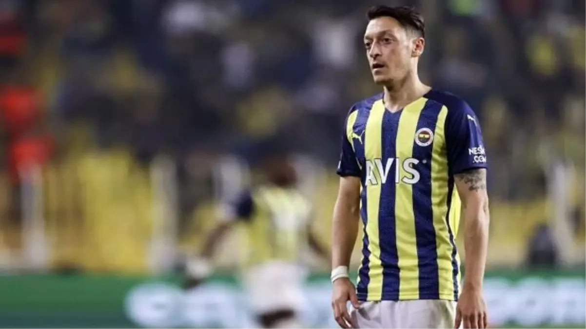 Mesut Özil derbide oynayacak mı? Vitor Pereira'nın kararı Fatih Terim'i bile şaşırtacak