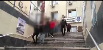 Büyükçekmece: Bir günde iki iş yerinden hırsızlık yaptığı belirlenen 5 şüpheli tutuklandı Büyükçekmece: Bir günde iki iş yerinden hırsızlık yaptığı belirlenen 5 şüpheli tutuklandı