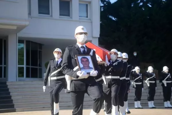 Son dakika: 'Dur' ihtarına uymayan ehliyetsiz ve alkollü sürücünün çarptığı polis şehit oldu (2)