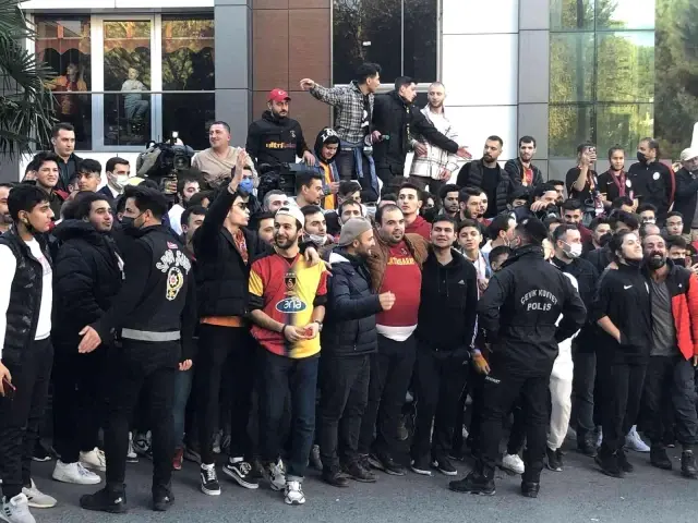 Galatasaray derbi için yola çıktı