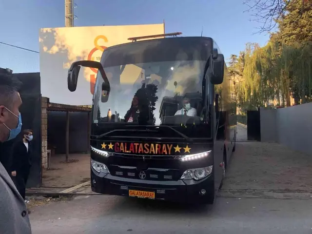 Galatasaray derbi için yola çıktı