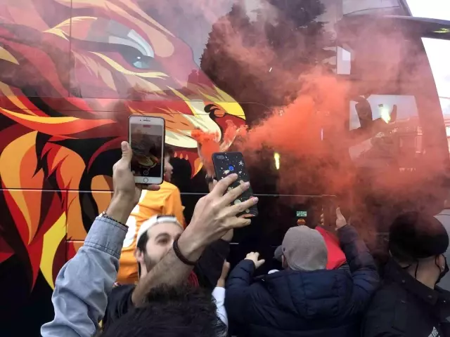 Galatasaray derbi için yola çıktı