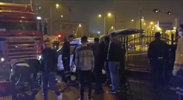 TIR ile hafif ticari araç çarpıştı: 6 yaralı