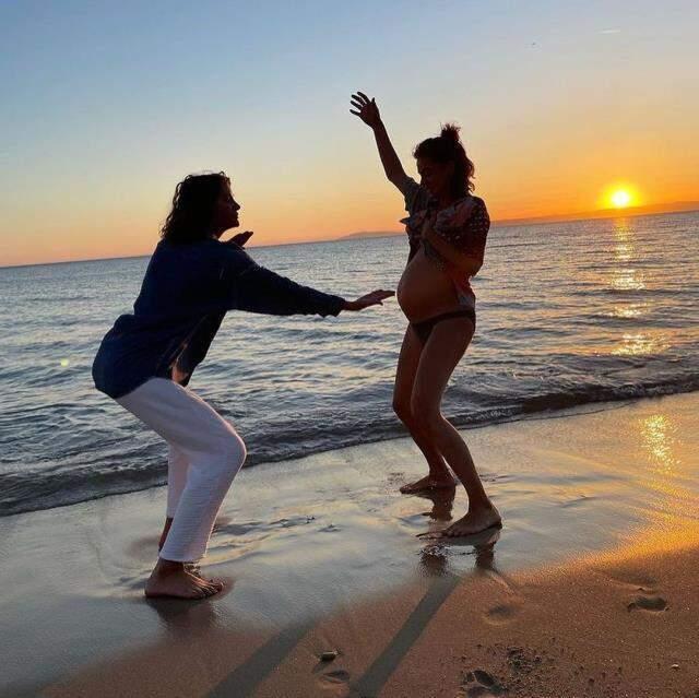 8,5 aylık Özge Özpirinçci'den hamilelik pozları geldi 8,5 aylık Özge Özpirinçci'den hamilelik pozları geldi