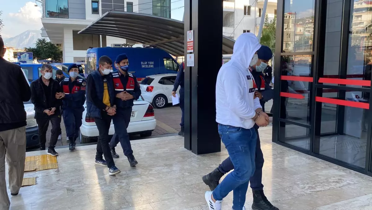 Antalya'da fuhuş operasyonunda 5 kişi yakalandı