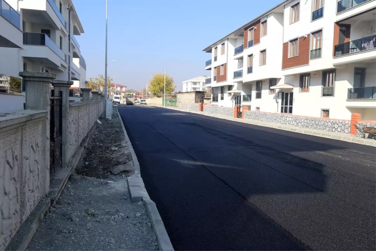 Asfalt çalışmaları devam ediyor