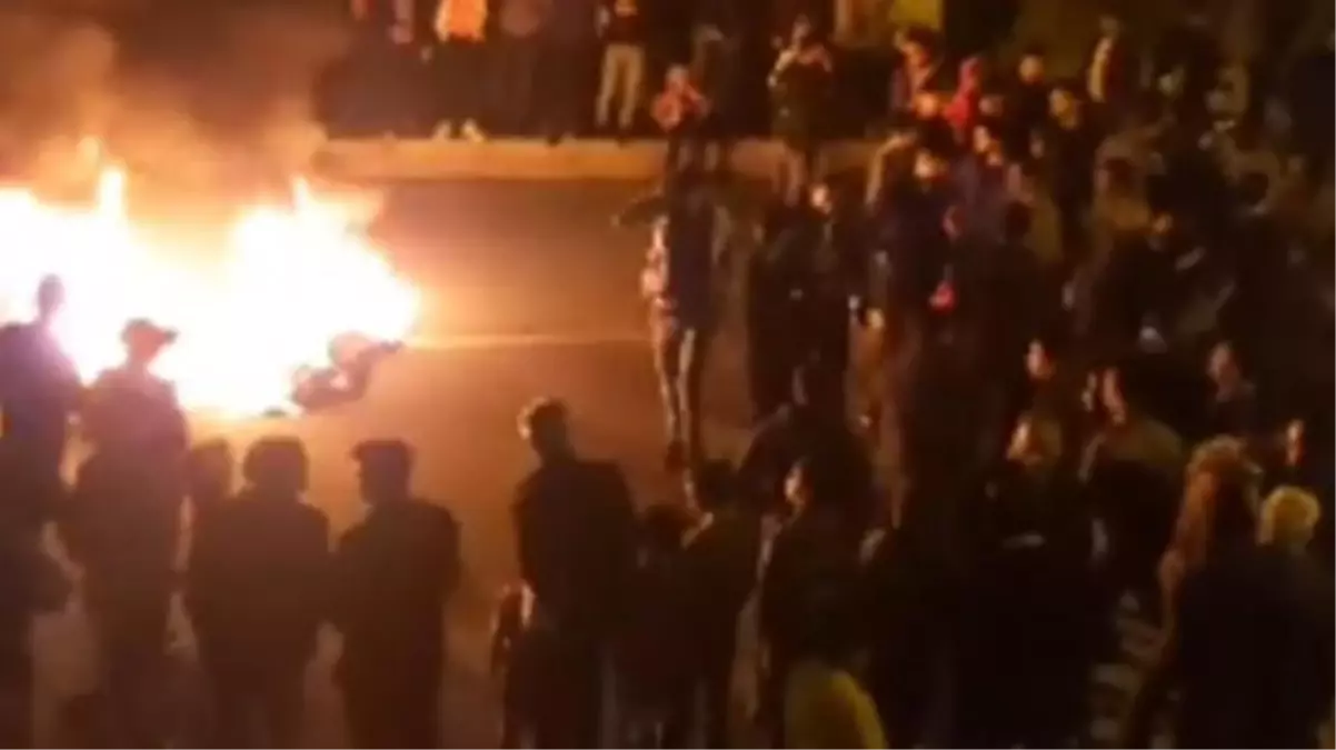 Bir çocuğun öldüğü kaza Şanlıurfa'yı karıştırdı! Lastik yakıp yolu saatlerce kapattılar