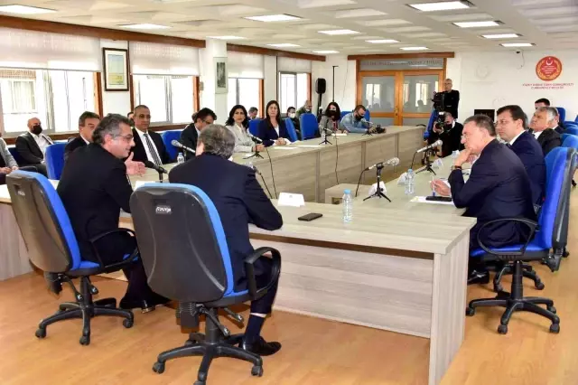 CHP'li belediye başkanları KKTC'de siyasi partiler ile bir araya geldi