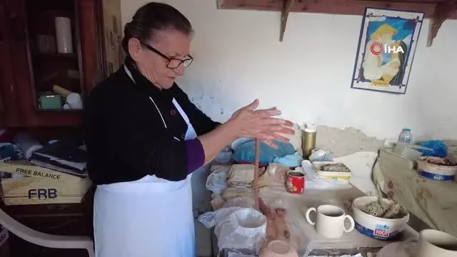 Emekli öğretmenler usta elleriyle seramik sanatına hayat veriyor