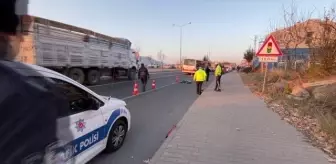Acil Servis: Son dakika: ESKİŞEHİR - Hafif ticari aracın çarptığı kadın hayatını kaybetti Acil Servis: Son dakika: ESKİŞEHİR - Hafif ticari aracın çarptığı kadın hayatını kaybetti