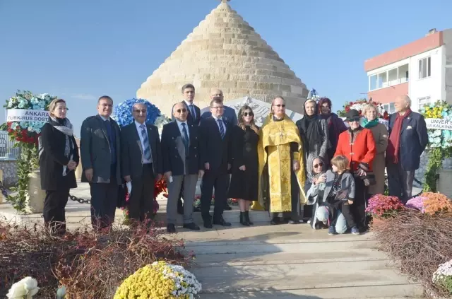 GELİBOLU'DAKİ RUS ANITI'NDA BEYAZ RUS ANMASI