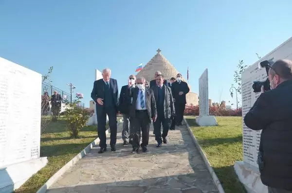 GELİBOLU'DAKİ RUS ANITI'NDA BEYAZ RUS ANMASI