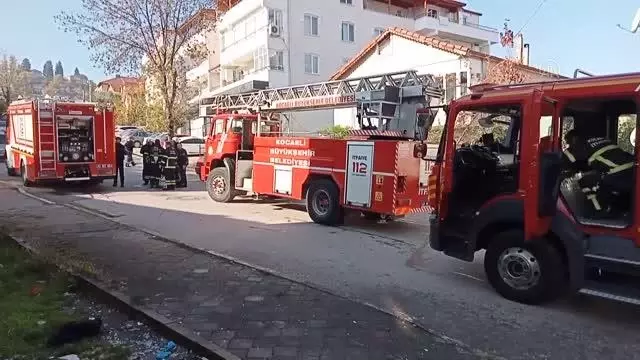 Gölcük'te bir apartmanda çıkan yangın söndürüldü