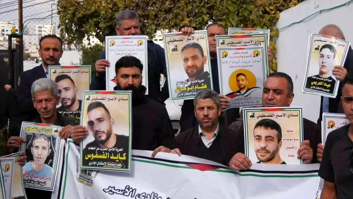 İsrail hapishanelerinde açlık grevindeki Filistinlilerin serbest bırakılmaması Batı Şeria'da protesto edildi