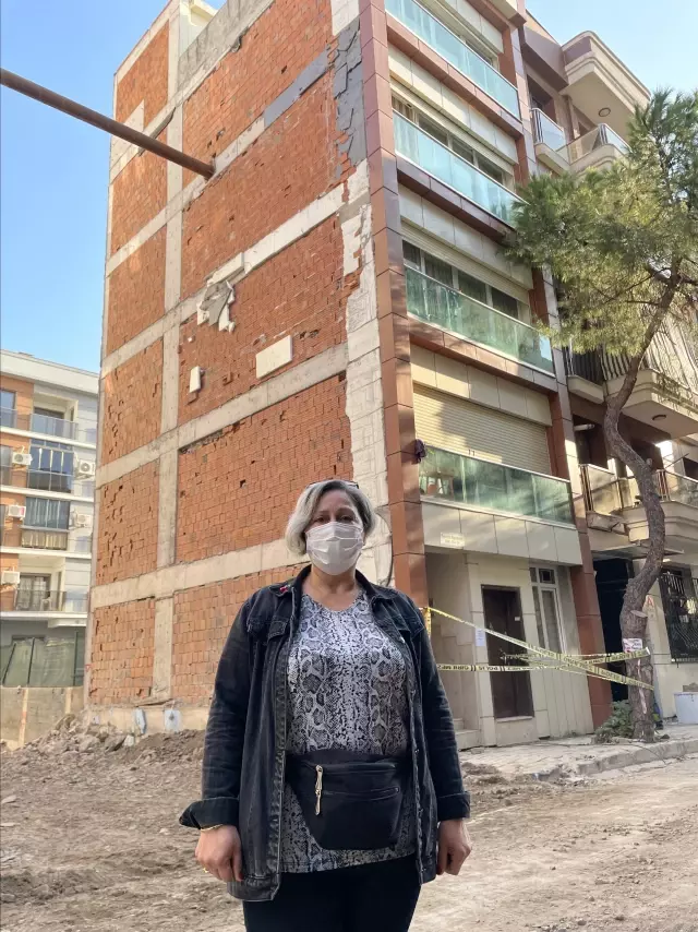 İzmir'de kayma meydana gelen apartmanın temelinde ölçüm çalışması başlatıldı
