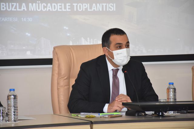 Kars'ta karla mücadelede alınması gereken tedbirlere ilişkin toplantı yapıldı