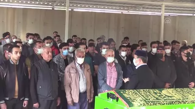 Kazada hayatını kaybeden iki bisiklet sürücüsünün cenazeleri aynı mezarlıkta defnedildi