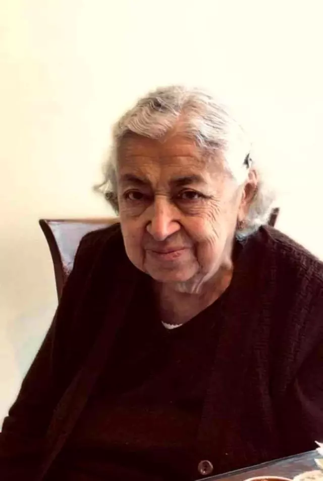 Yıllardır beslediği kedileri, tabutunun başından ayrılmadı