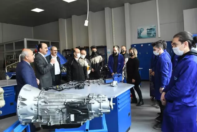 Konya Büyükşehir Belediye Başkanı Uğur İbrahim Altay lise öğrencileriyle buluştu