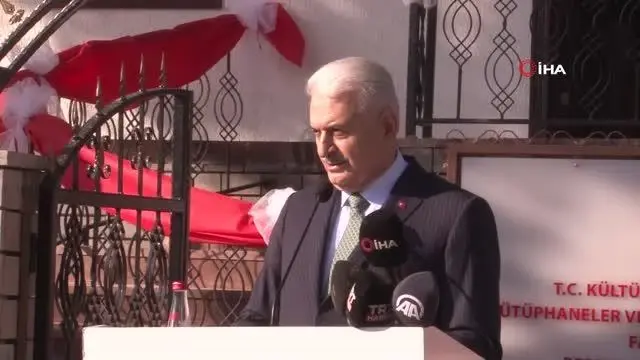 Son dakika haberi... Kütüphane açılışı yapan Yıldırım, çocuklara hikaye okuyup, kitap hediye etti