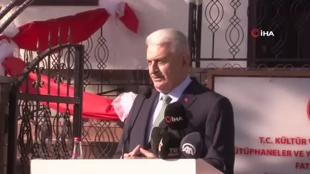 Son dakika haberi... Kütüphane açılışı yapan Yıldırım, çocuklara hikaye okuyup, kitap hediye etti