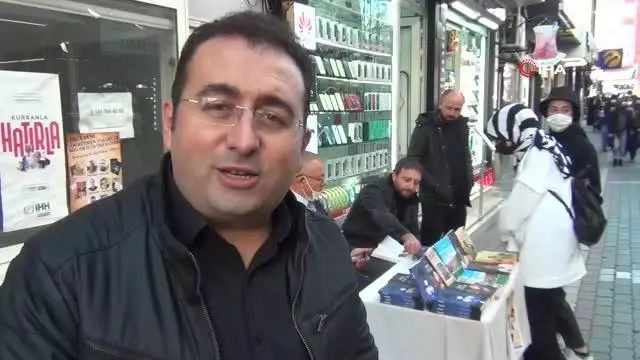 Öğretmenler okurlarının kitaplarını imzaladı