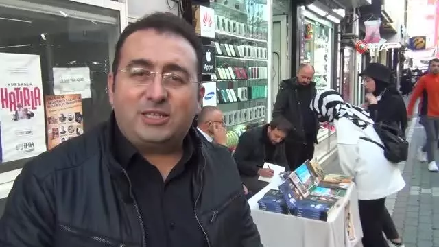 Öğretmenler okurlarının kitaplarını imzaladı