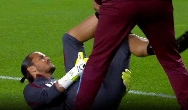 Son Dakika: Şanssızlığın böylesi! Uğurcan'ın yokluğunda formayı alan Erce, maça az bir süre kala sakatlandı Son Dakika: Şanssızlığın böylesi! Uğurcan'ın yokluğunda formayı alan Erce, maça az bir süre kala sakatlandı