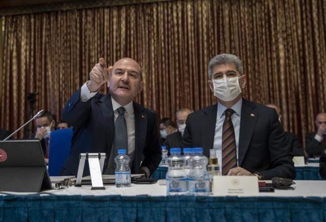 Süleyman Soylu, bütçe komisyonunda CHP'li vekile sert çıktı: Orada şehit veriyoruz sen gevrek gevrek gülüyorsun Süleyman Soylu, bütçe komisyonunda CHP'li vekile sert çıktı: Orada şehit veriyoruz sen gevrek gevrek gülüyorsun