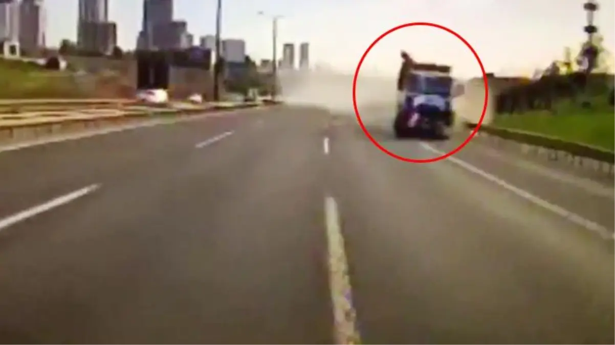 2 kişi canından olmuştu! Kamyonun 3 aracı biçtiği korkunç kaza kamerada