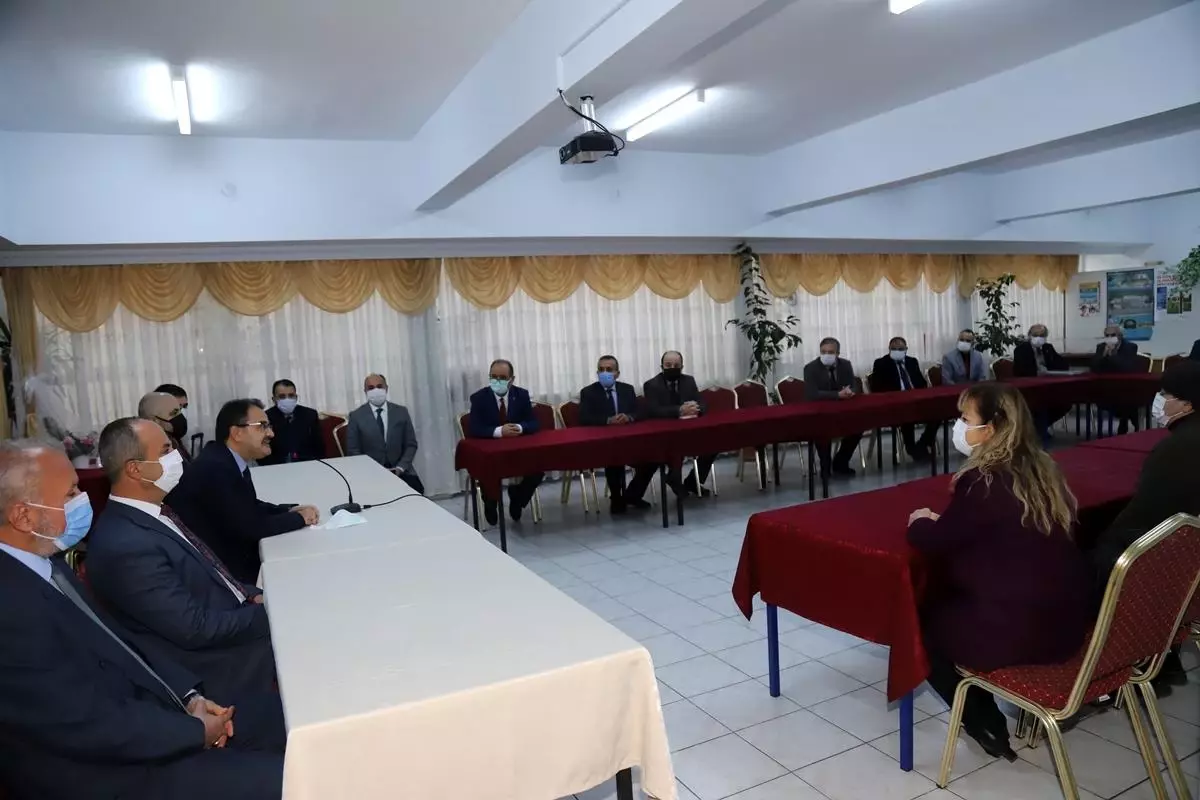 Valimiz Abdullah Ayaz Şehit Korhan Kuruçay Mesleki ve Teknik Anadolu Lisesini Ziyaret Etti