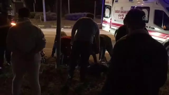 ZONGULDAK - Otomobil ile motosiklet çarpıştı: 2 yaralı
